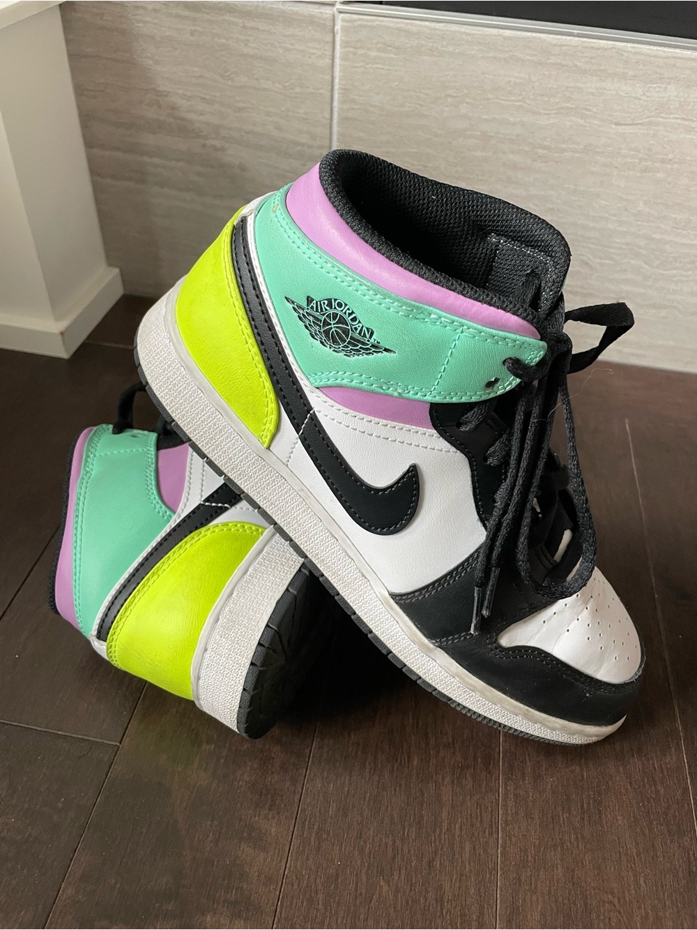 Air Jordan 1 Mid GS Pastel High Top Sneaker 7Y or Women’s 8.5